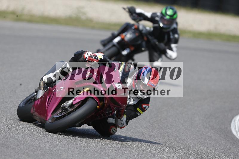 Archiv-2025/49 26.08.2025 Cornu Master School ADR/rot-rouge/0